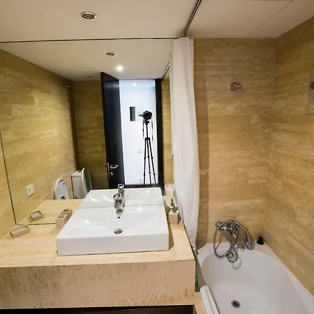 Alia Luxury *