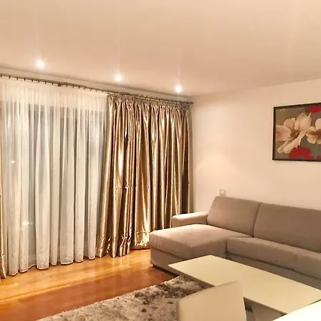 Alia Luxury Apartment *